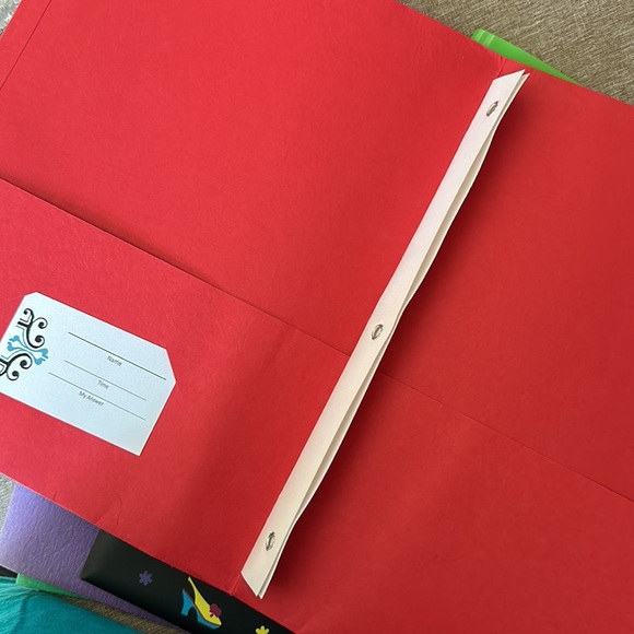 Assortment of folders, 2 plastic purse & shoe motiff, 3 plain folder - Picture 3 of 3